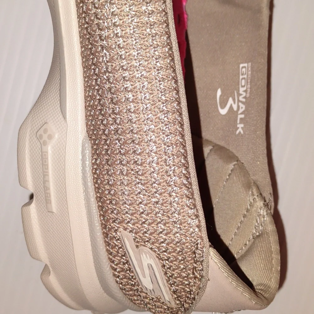 👣SKECHERS GoWalk 3 in Stone
